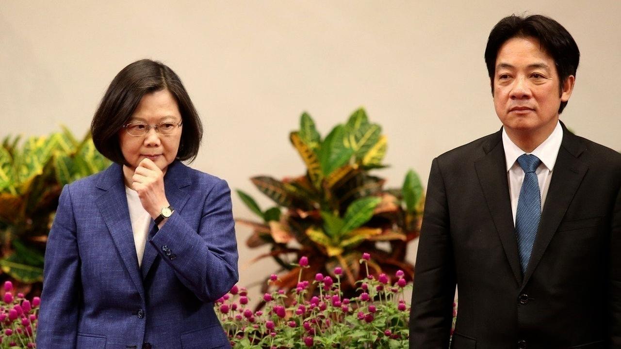 吕秀莲的政治顾问、“独派”大佬施正锋爆料：蔡英文正在整合绿营“反赖”人马，择机宣