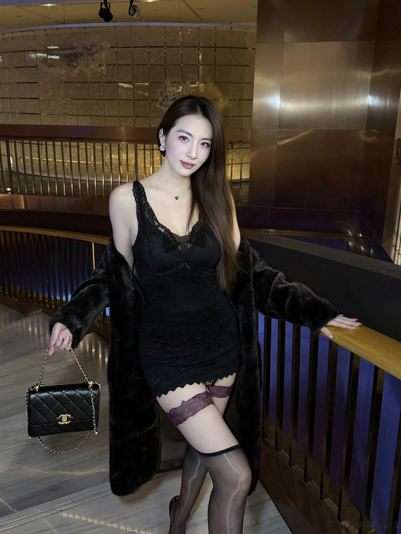 腿长的人吊带袜也只到膝盖