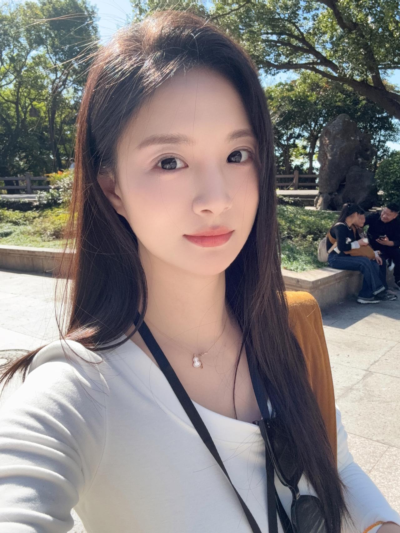 真的会反复爱上素颜的自己……素颜出门都被夸皮肤透亮的感觉谁懂！