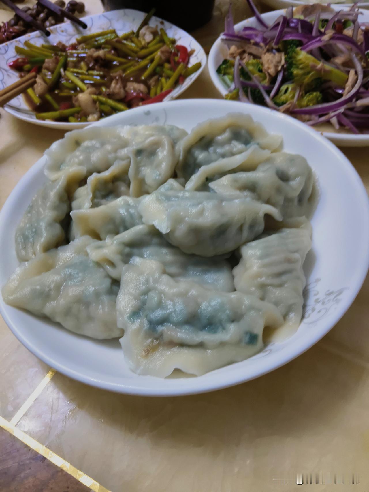 饭店的饺子，不如自己包的饺子，差距就在这一点儿上！领导爱包饺子，包的饺子好吃，