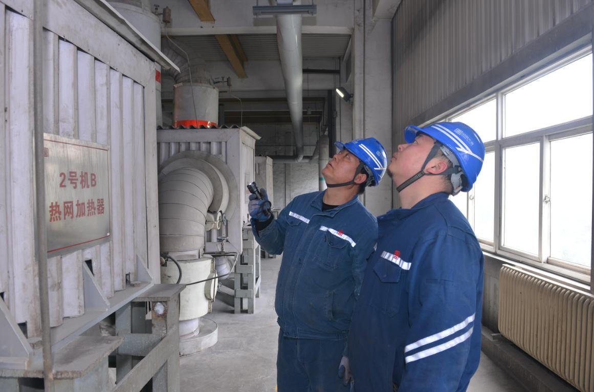 69年，一个副军长去西安热电厂视察，陪同的厂长都跟在后面点头哈腰，结果这副军长看