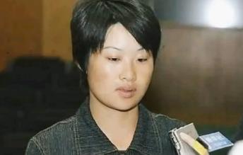 “我保护自己也错了吗！”2003年，北京，3位男子深夜强行闯入女生宿舍，殴打其中