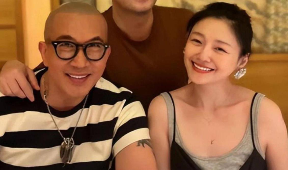 看到具俊晔把大s骨灰做成7条项链送人，我就知道这个男人根本不像他表现的那么爱大