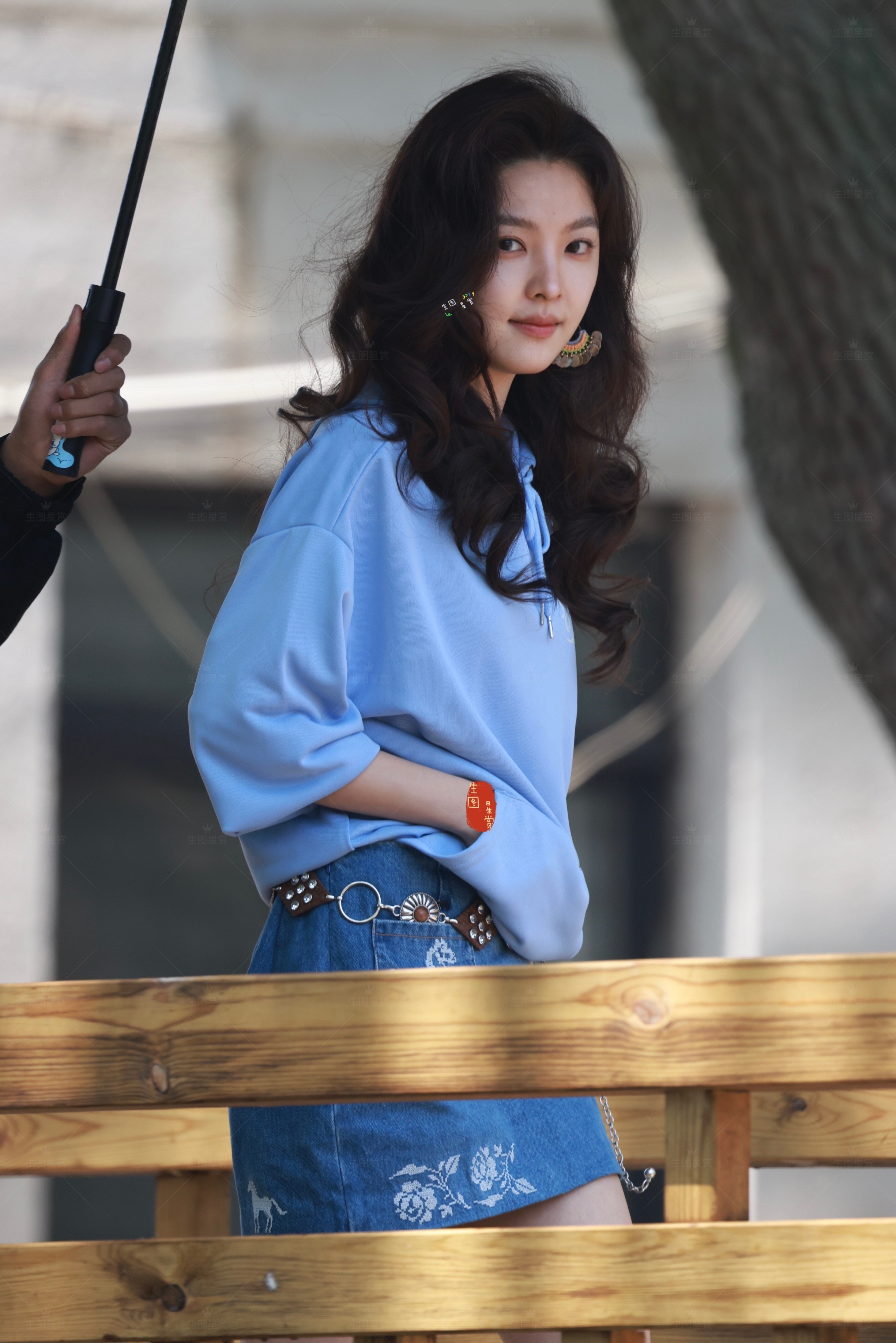 今天是蓝蓝的楠楠💙💙章若楠苏州锦溪古镇拍戏路透想把你和时间藏起来章若楠沈千盏