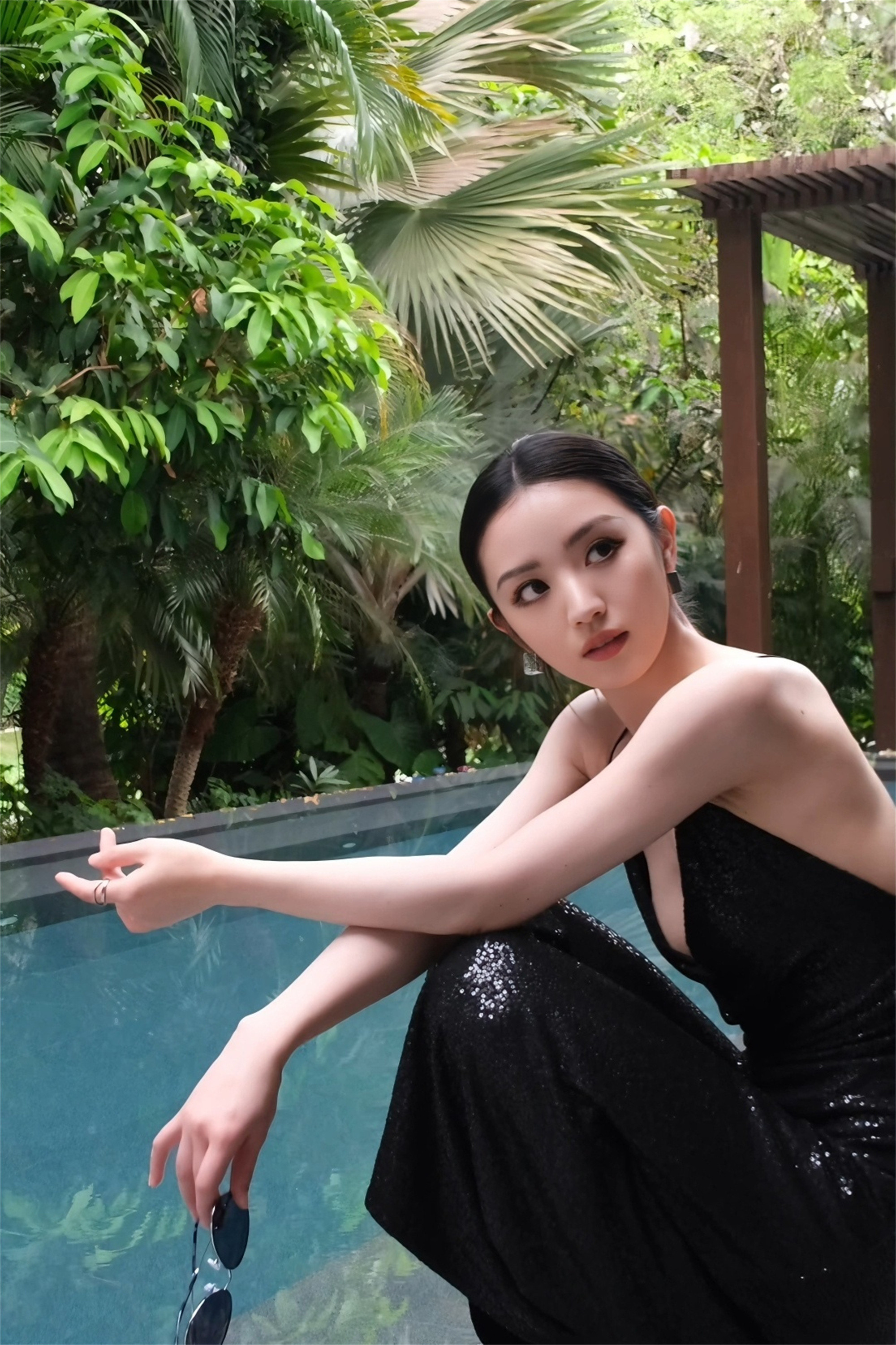 田曦薇黑色礼裙妆造大片​​​