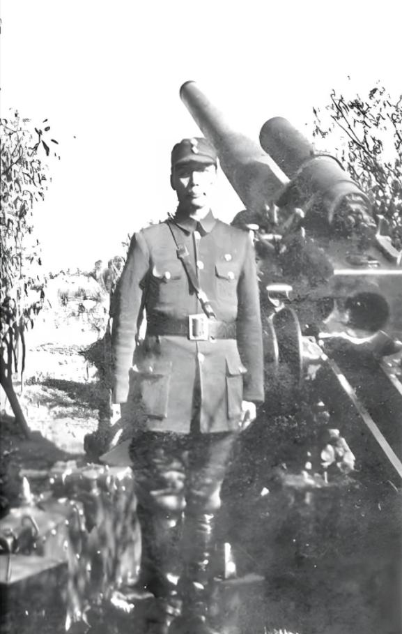 王玉卿，自若卿，毕业于黄埔军校炮兵科。原第九战区上校炮兵指挥官，整编74师少将