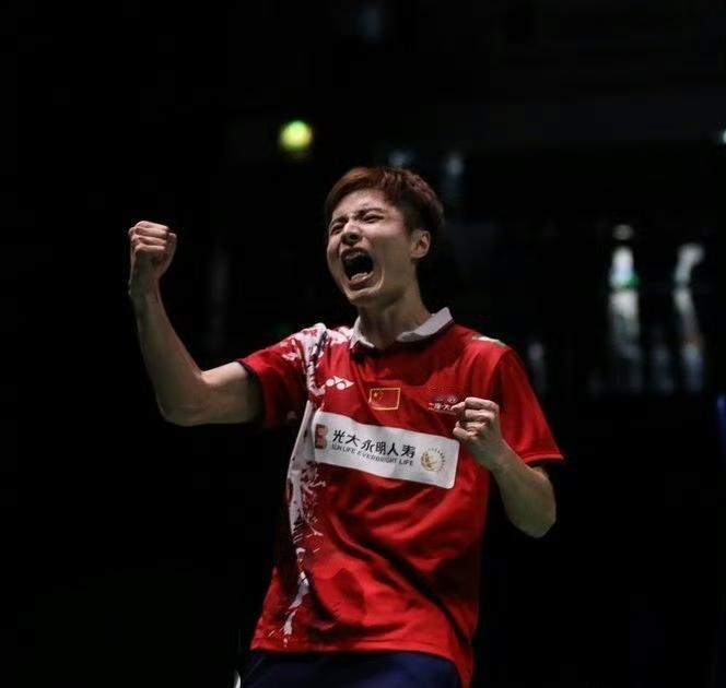石宇奇重返世界排名第一!国羽时隔九年能否主场夺男单冠军？4月11日，在宁波亚锦