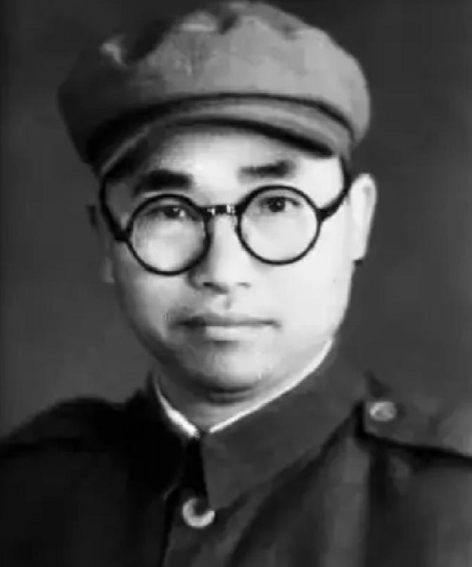 1939年，八路军炮兵团代理团长左叶，当着全团干部的面，拔枪朝本团特派员刘瑞德开