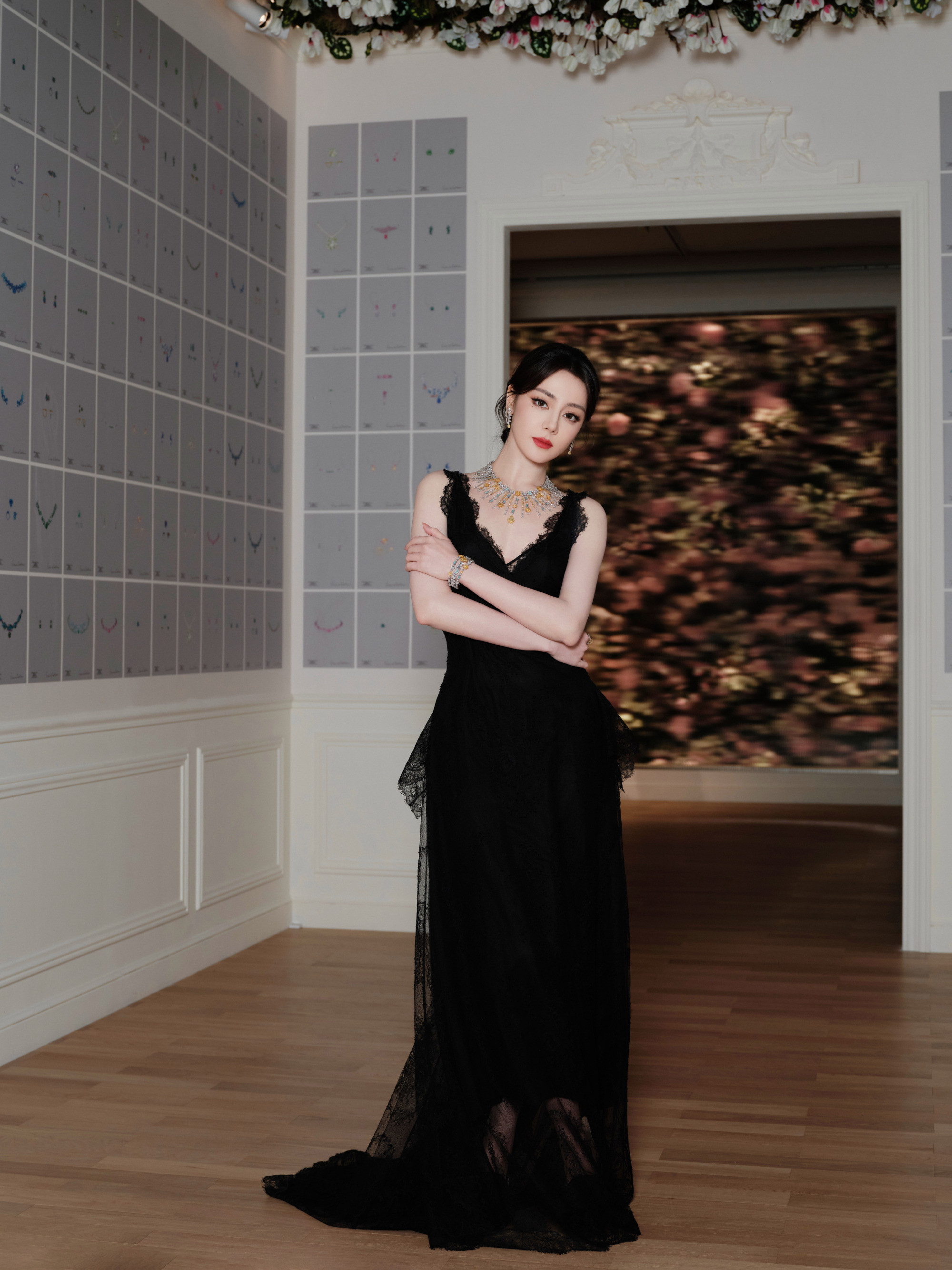 1.迪丽热巴和陈飞宇已经开始为《白日提灯》做预热营销了，不过因为很多人看了预告