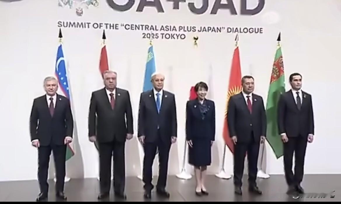 感觉中亚五国现成了香饽饽了了。继与中美俄开峰会之后，又与日本勾搭上了。这块地方以