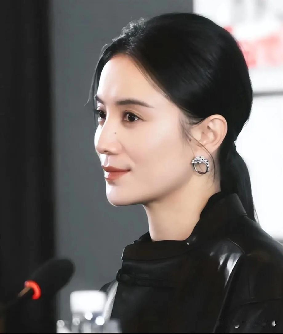 听完宋佳在政协的发言，我沉默了。我原以为演员委员，无非是照着稿子念几句场面话。