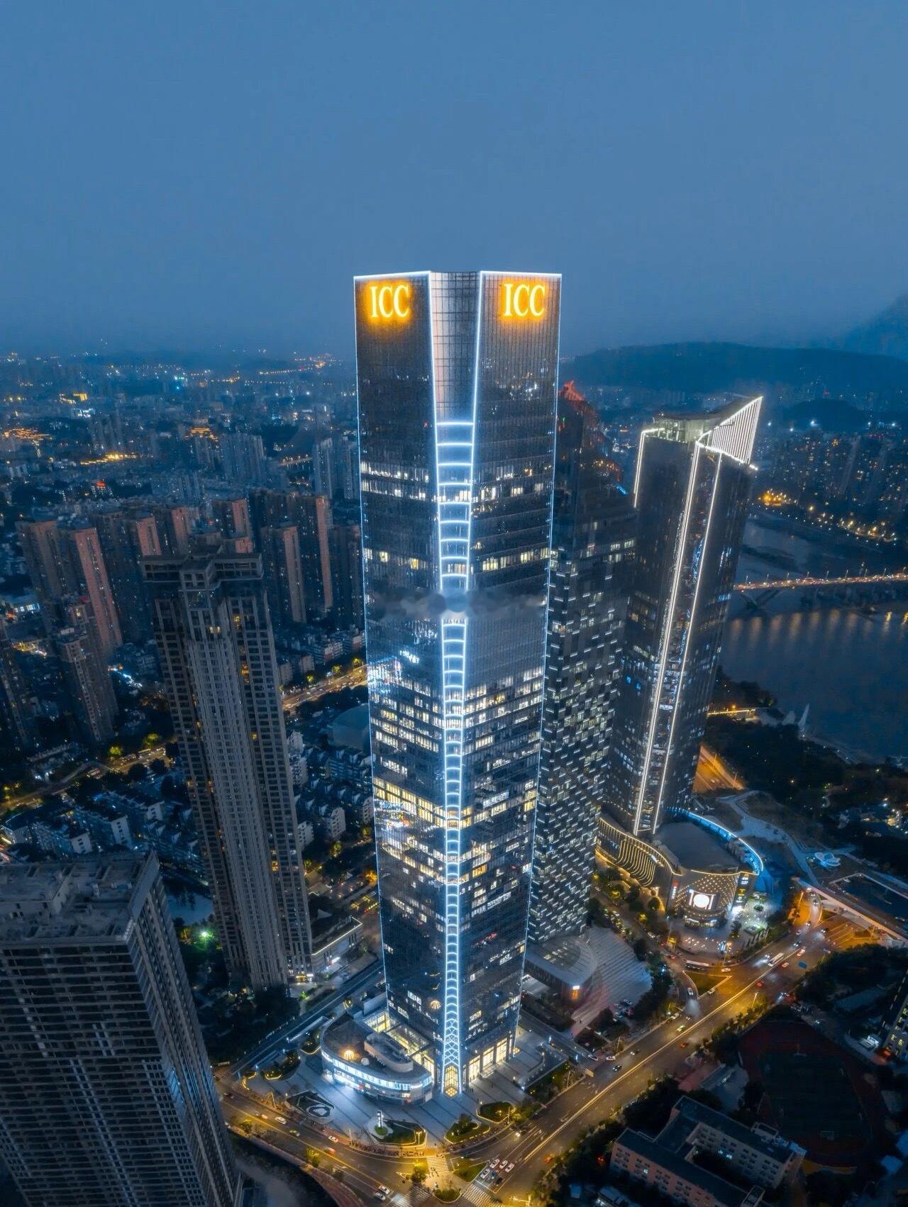 高度300米的福州第一高楼已投用6年了目前的现状是暂无新项目能刷新该高度纪录