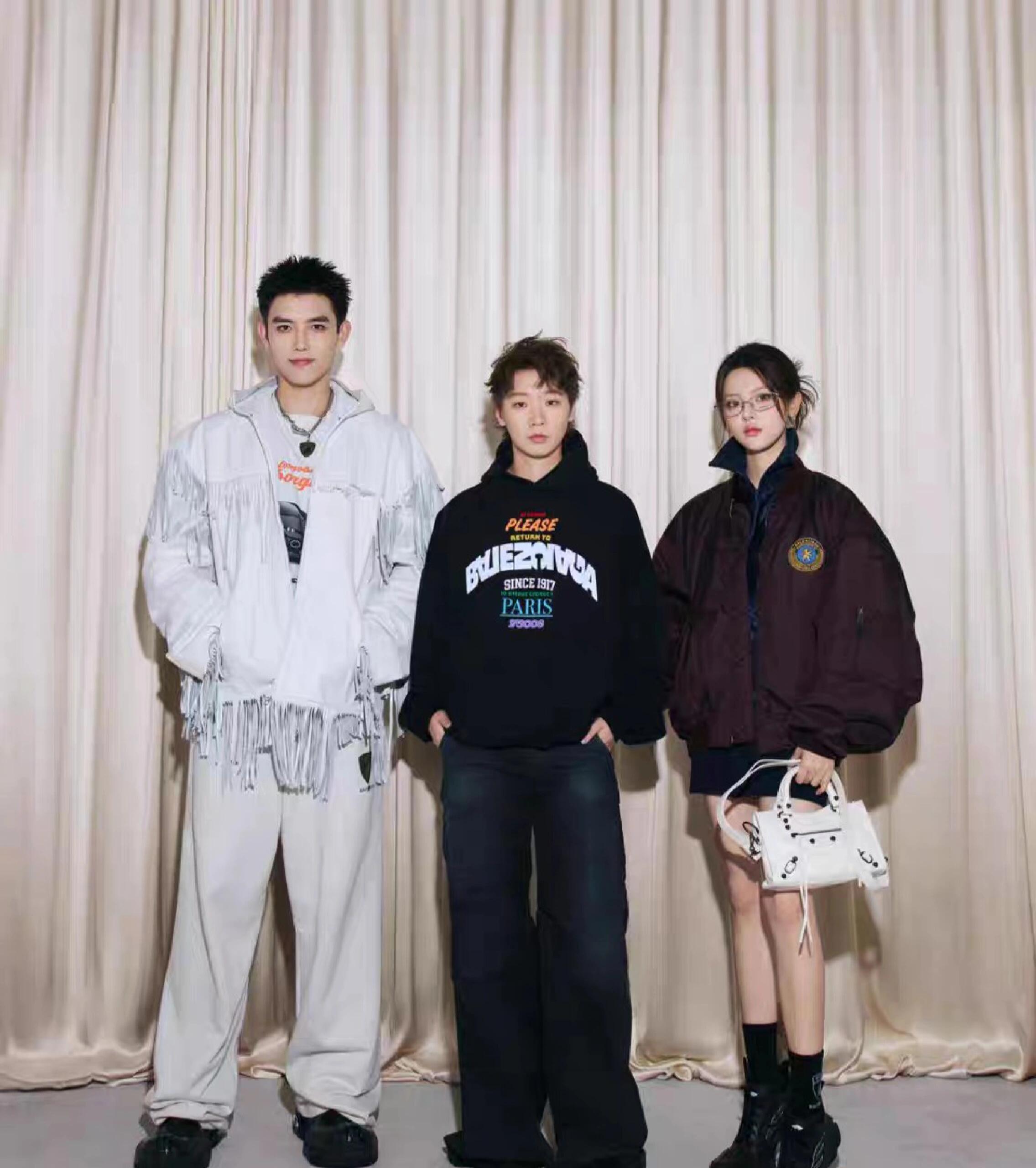 王曼昱叶童杨超越阮经天张小斐陈飞宇巴黎世家这组大合照终于出图，群像魅