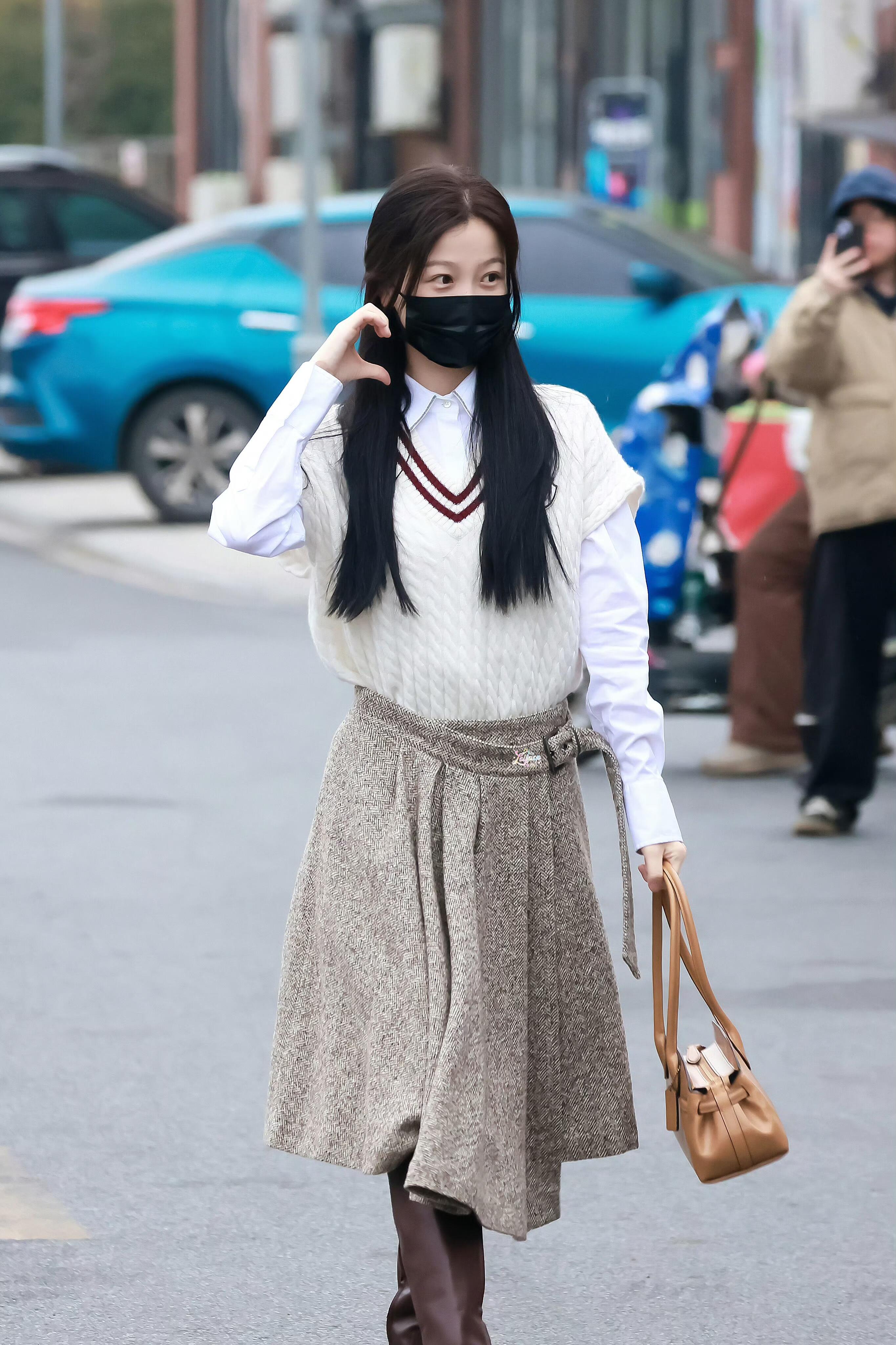 虞书次《云初令》上班路透好韩系的学姐欧尼