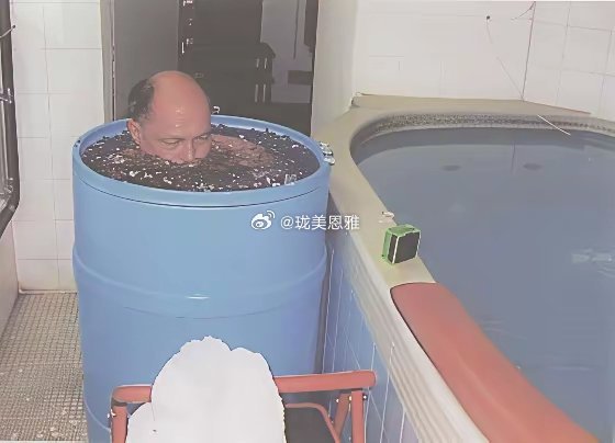 霍英东先生长期坚持冰水浴，以强身健体