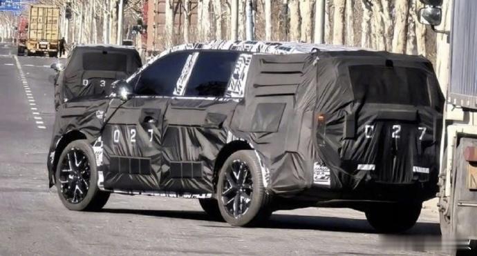 小米三款新车齐曝光【YU9】：内部代号“昆仑”，目标是与理想L9、问界M9竞争