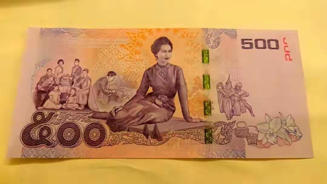诗丽吉王后，印在泰币上的幸运女人。她的一生，最不缺的就是钱了。