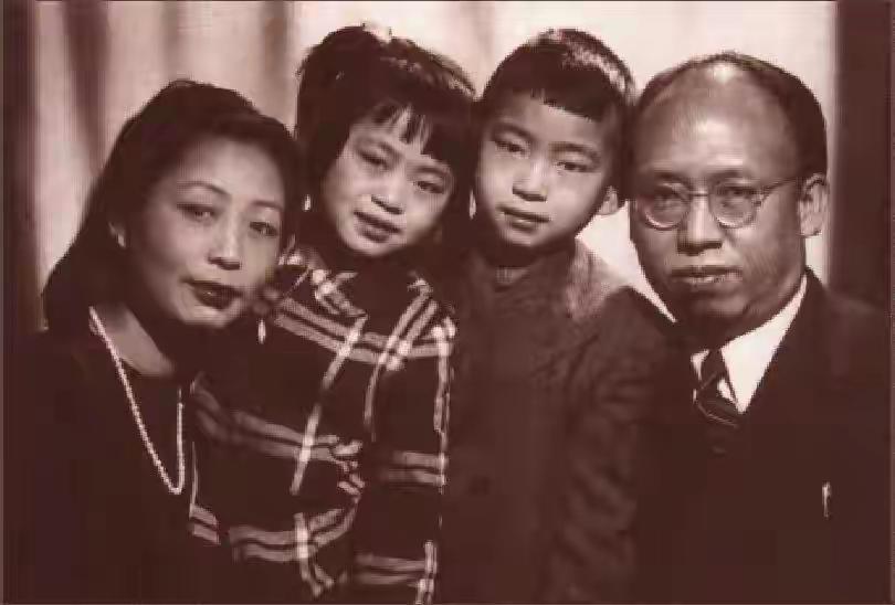 1950年，一个湖南农妇拿着纸条到北京找爹，警卫看她土里土气不让进，当她说出爹的