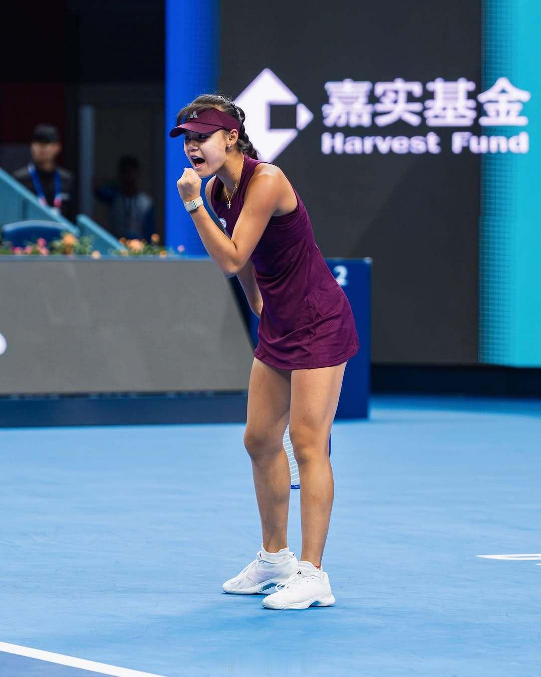 2026中网女单第三轮持外卡出战的小将孙心然🇨🇳以5-7/1-6负于三号种