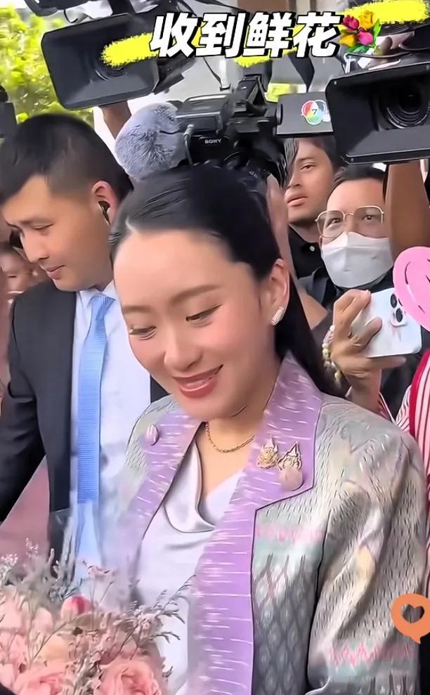 泰国文化部长佩通坦给出的回复是“我们没钱运回去”，此言一出，网友：呵呵，果然没钱