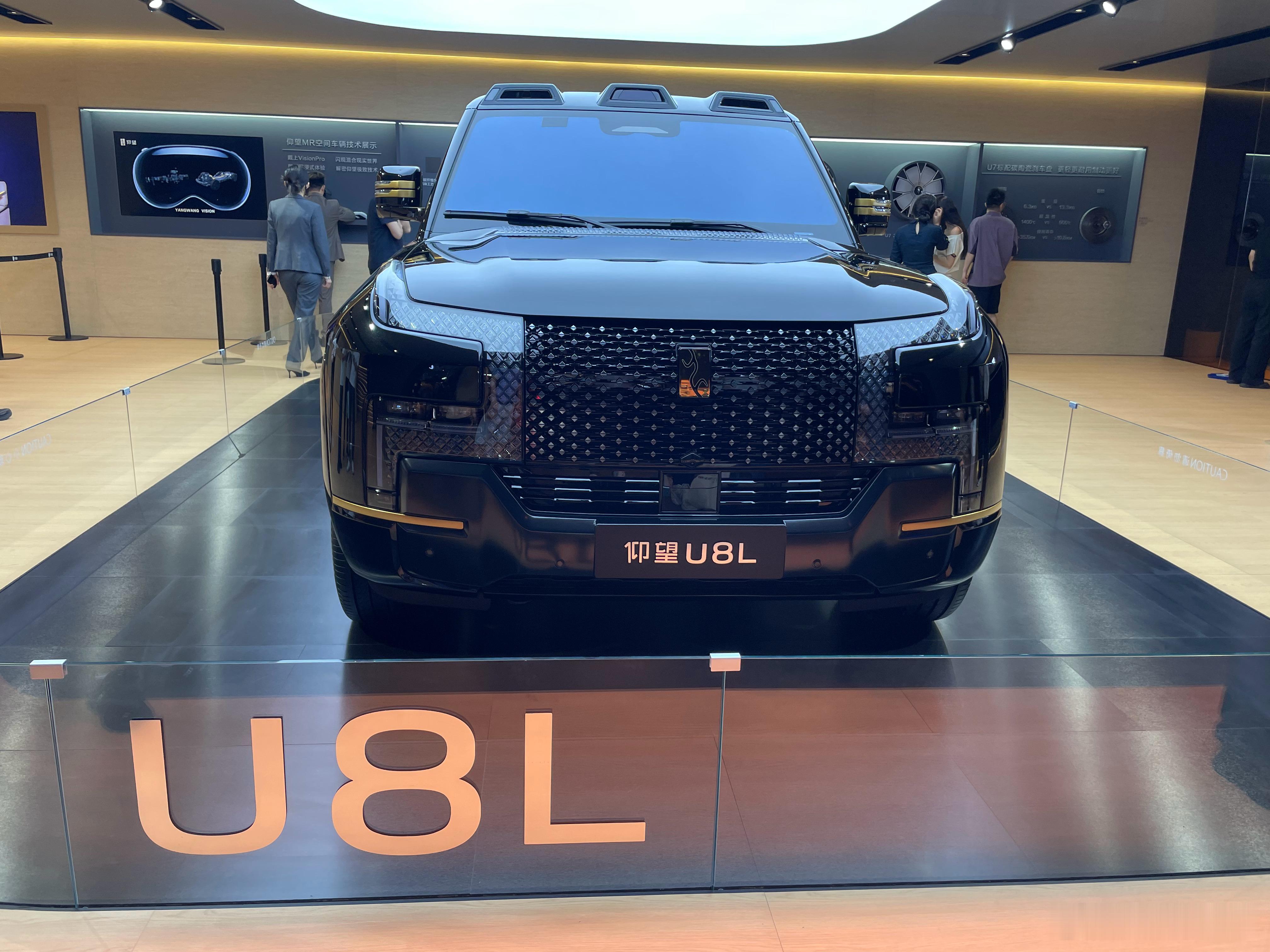 仰望U8L黑金版本来车的热度还可以但不炸裂结果今天被一个热搜Q到了[捂脸哭]仰望u