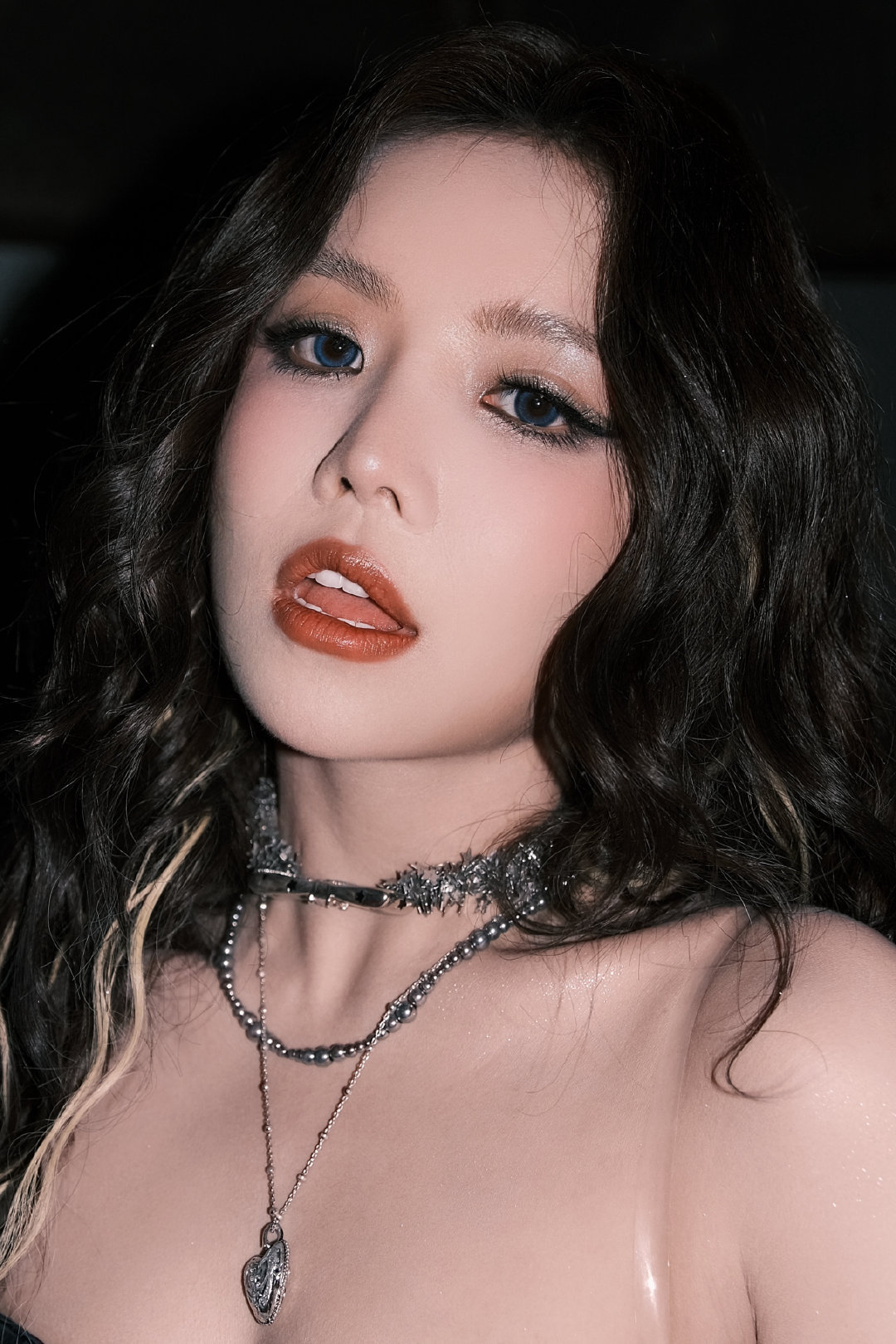 安崎身材好就是敢穿安崎二公舞台辣妹造型安崎今天穿的好辣啊，身材绝了，小辣椒女王