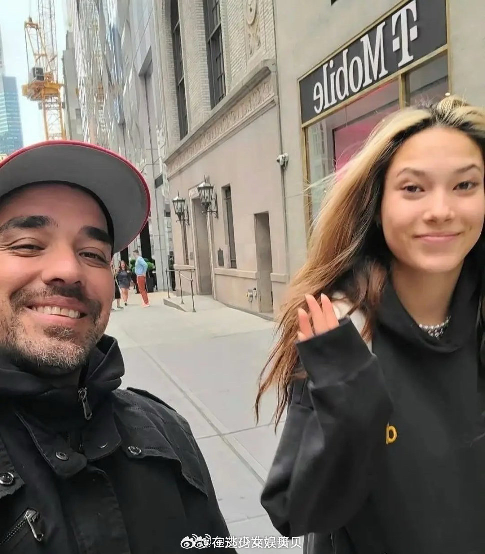 原来谷爱凌是天生黑发……眼窝也是化妆的