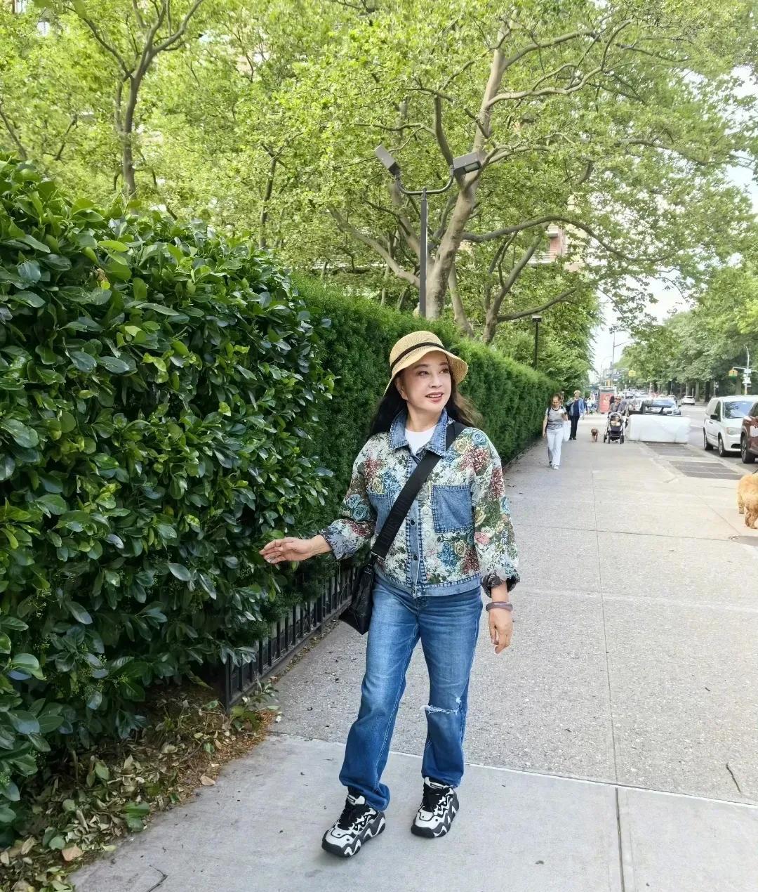 刘晓庆说：“人一定要活明白了。永远记住人老了，宁可有个好身体去伺候别人，