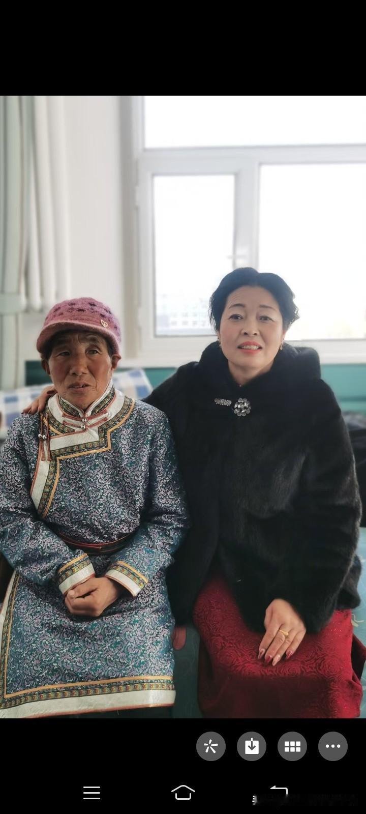 三姨一个人在医院没人照顾，想想就好心酸。三姨年轻时是出了名的美女，可因家境清贫没