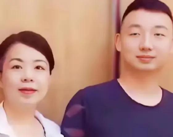 姚策转院去北京就是为了寻找生存的希望，却又拒绝检查，拒绝用药，拒绝抢救，与情与理