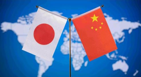 等不及了！急于修复对华关系，对高市早苗公开施压了！8月7日，根据日本共同社报道，