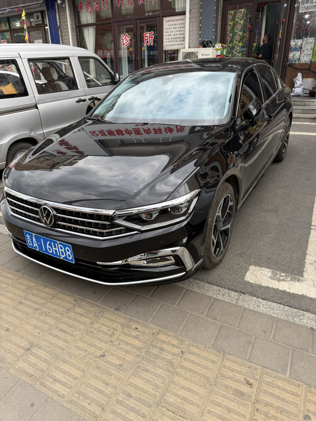 买车就得买迈腾一箱油大改510左右能跑900公里左右。快速路和城市道路结合3