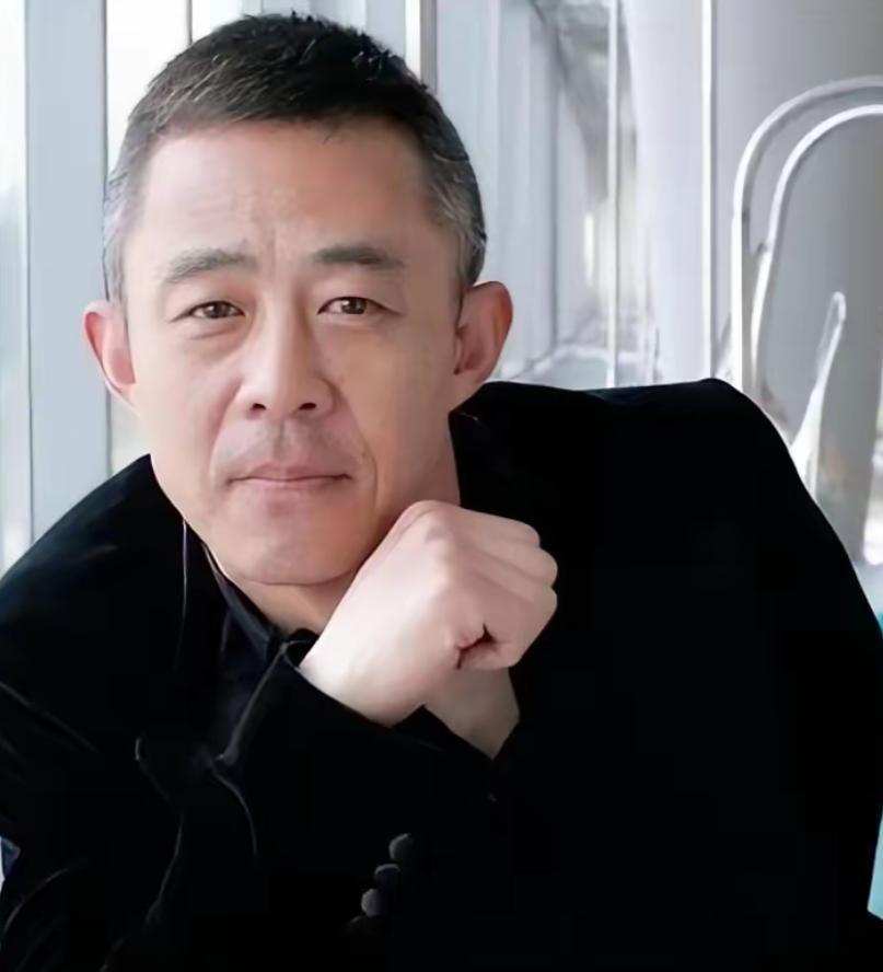 这个世界最搞不懂的人就是侯勇了。明明自己都58岁了，居然和三婚妻子生了个儿子。他