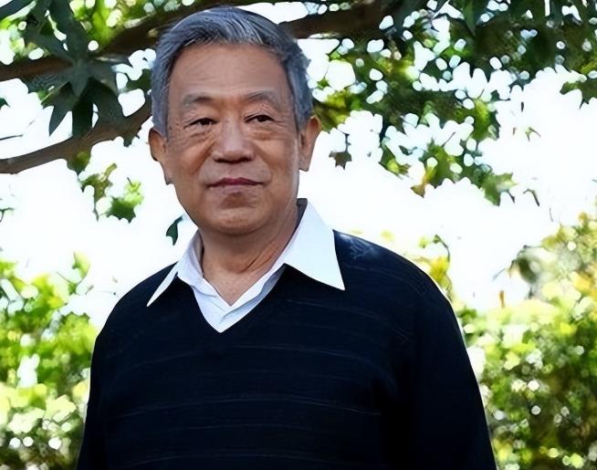 84岁高明近况曝光，儿子高亮去世一年，儿媳成他晚年唯一依靠！高明这一生，