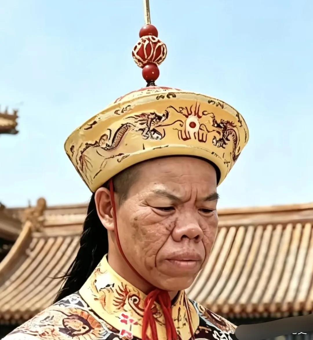 这是历史上的康熙模样？康熙小时候得过天花，命是活下来了，但脸上却是一脸麻子，因
