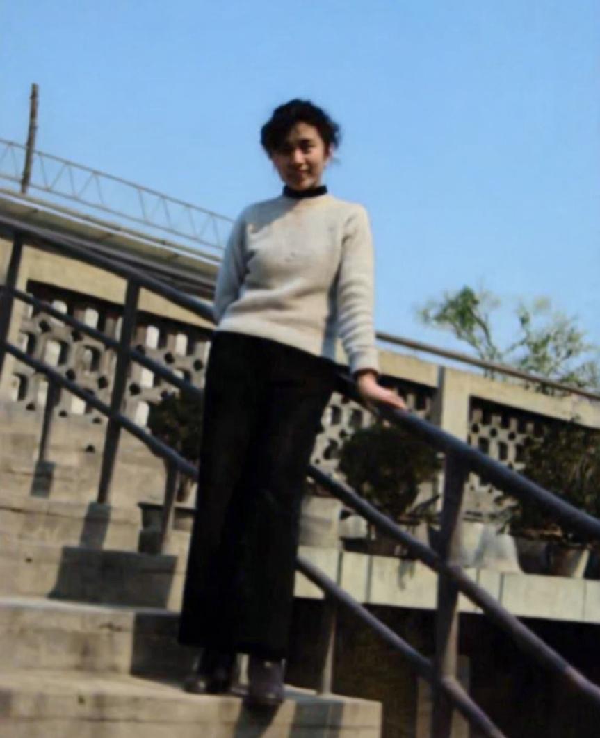 性格会影响人生，但不决定人生。我觉得人生有三个关键点：一，影响选择：性格塑造