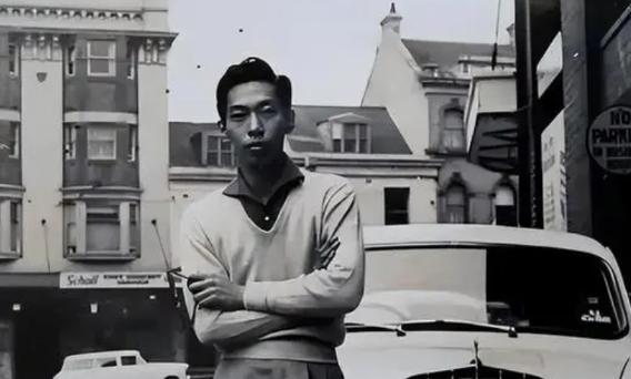 1965年，杜月笙的四姨太姚玉兰外出打牌，突然全身燥热，坐立不安，她心中有不好的