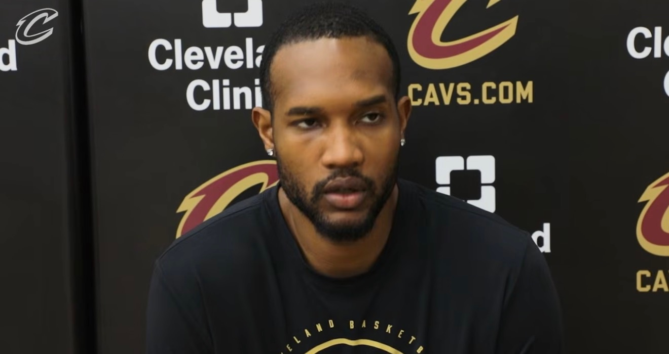 莫布里：我现在最重要的就是把掩护做扎实。把哈登解放出来，让他进入空间，或者制造出