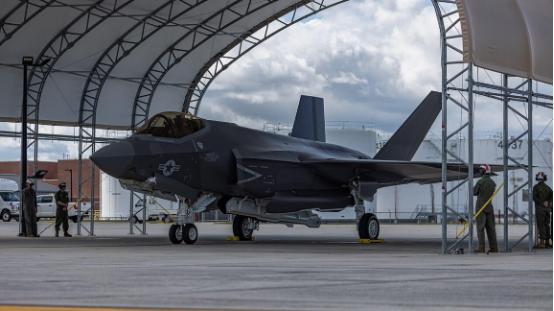 美国智库对比中美五代舰载机，结论：F-35略胜歼-35一筹美国著名智库《国家