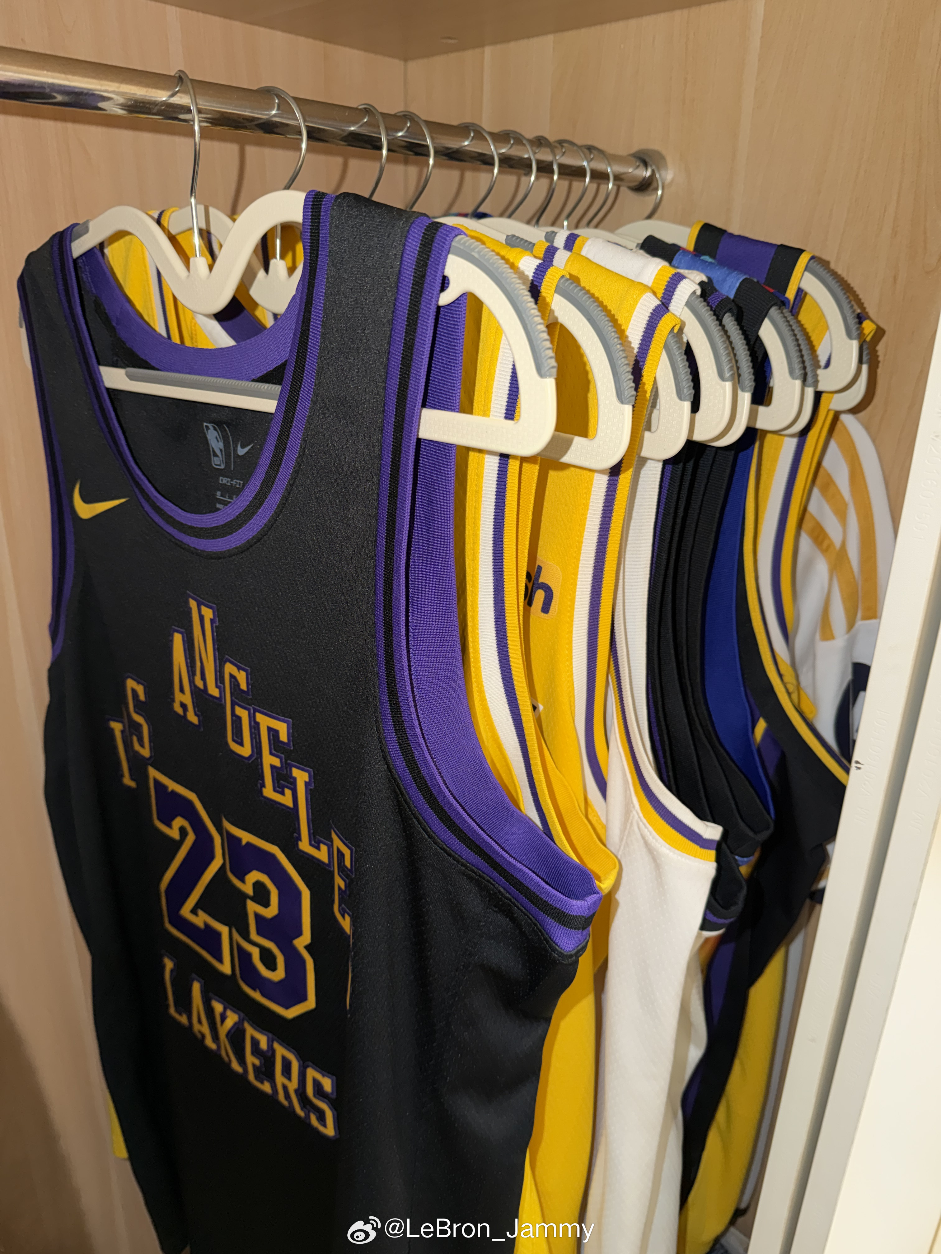 赶紧到夏天吧！我想穿球衣出门…