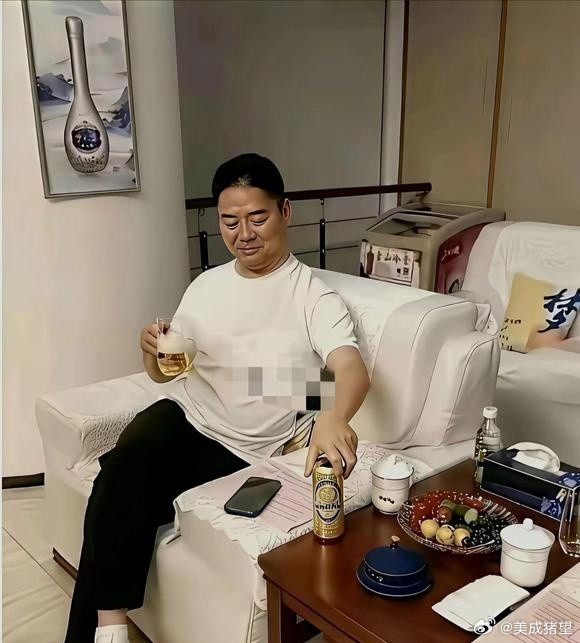 我发现越有钱生活反而越简单就像刘强东，生活真的挺朴实的