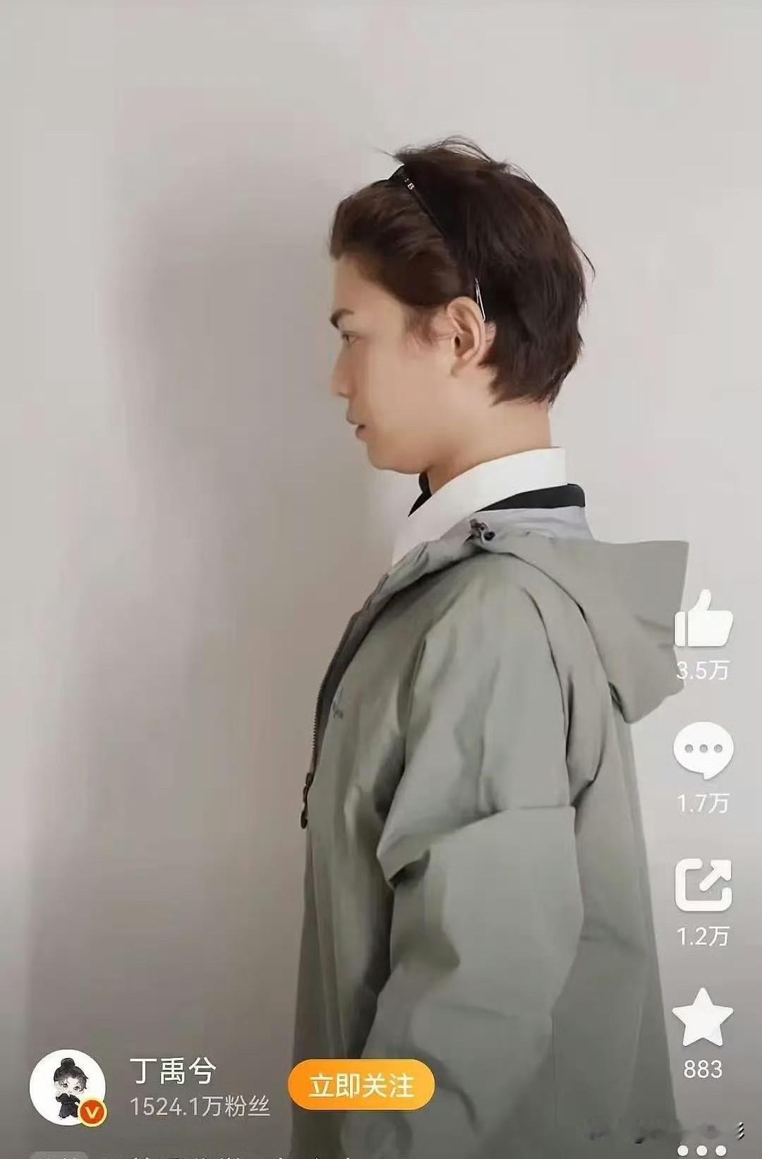 丁禹兮这条主打调整心态的动态属实弄巧成拙，放出的侧脸生图短板一览无余，下颌线条僵