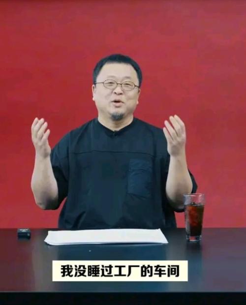 理记连续多日发文炮轰罗永浩，把西贝关门的责任都归咎在罗永浩身上，看得出来他是真想