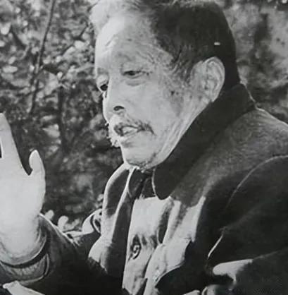 那些天天吹抗蛇毒血清的人，大概不知道中国绝大多数乡镇卫生院根本存不起这药。一支血