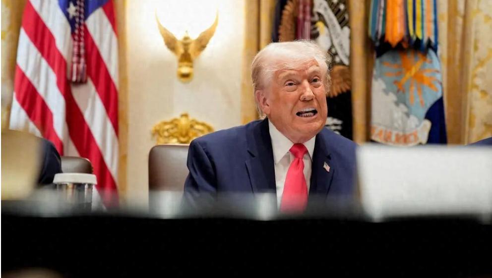 特朗普级战列舰王炸登场！排水量超3万吨，导弹和电磁炮塞爆甲板最近，特朗普携手赫