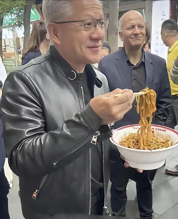 【笑不活了！美国访华团秒变“旅游团”，老特成唯一“大怨种打工人”？】别人访华