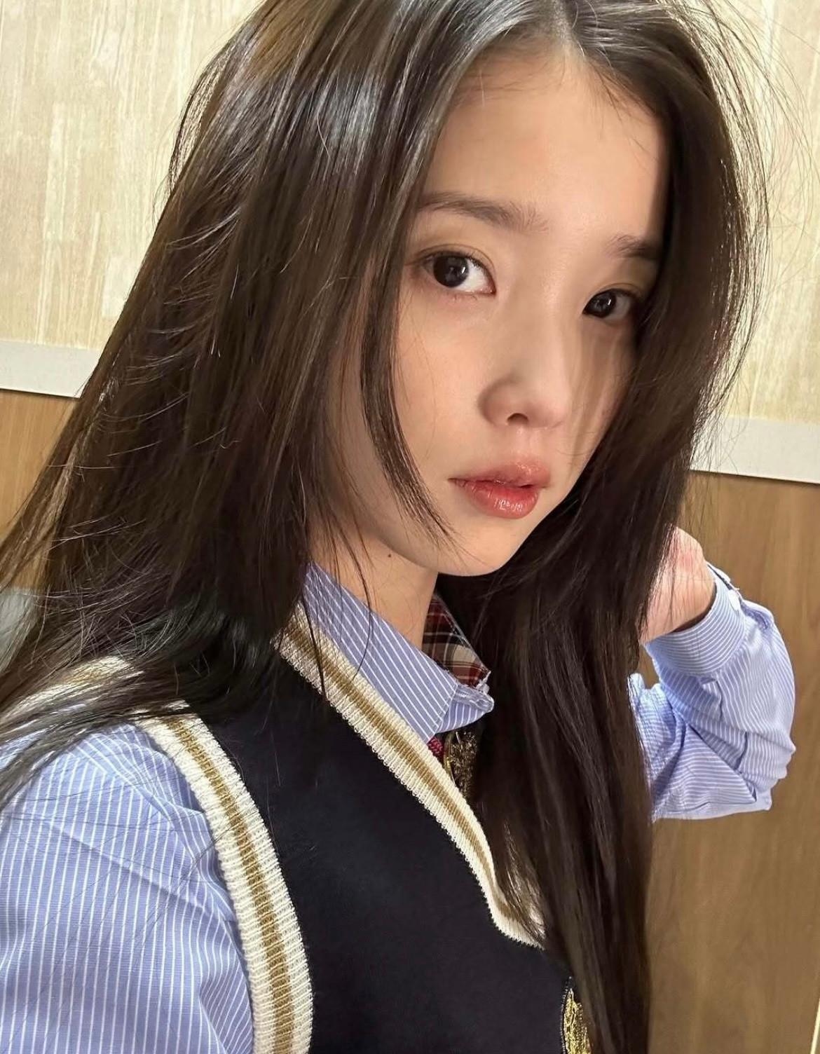 IU打卡中国粉丝大屏偶遇IU打卡粉丝应援我家学妹姐感和妹感切换的好丝滑～​​