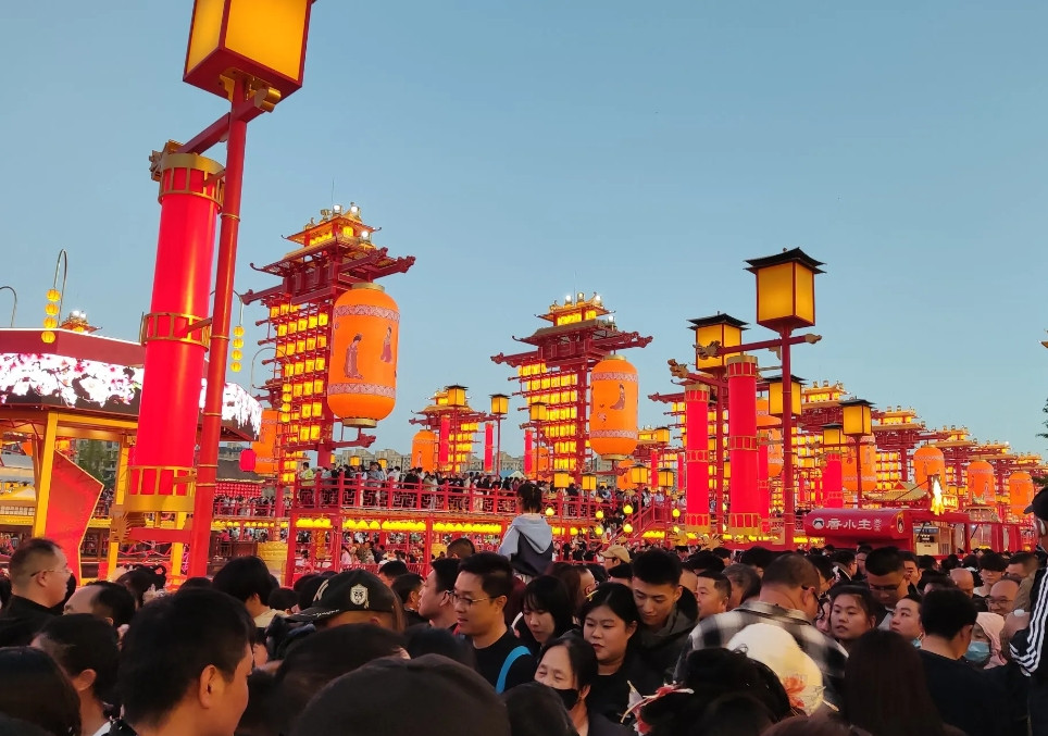 去了一趟唐山的河头老街，才明白山西为什么一直能热度不减，因为山西的热门景点能做到