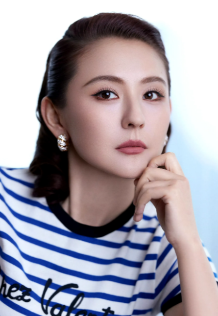 同样是未婚生女，她比张碧晨强一万倍！她从头到尾没公开生父是谁，也不要钱，自己赚钱