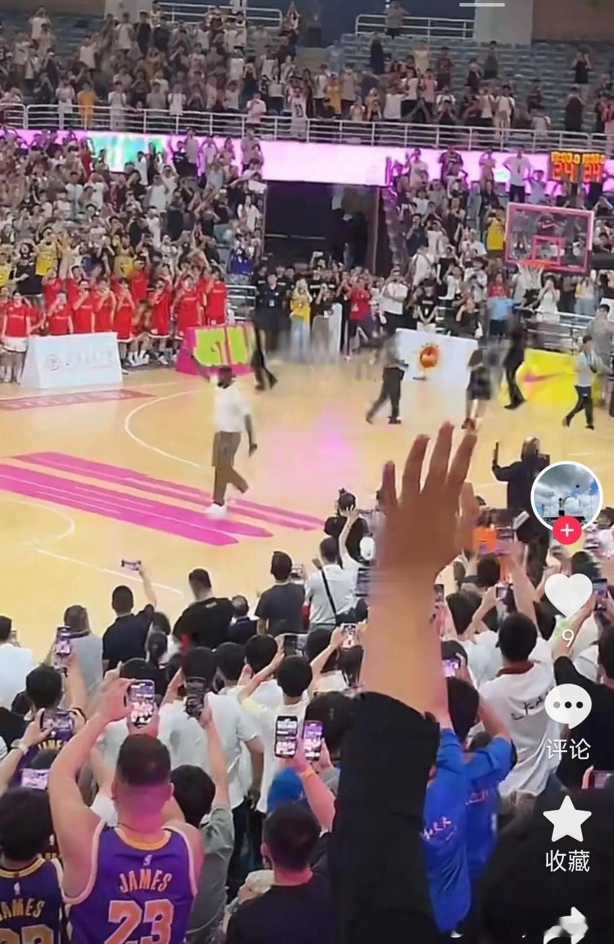 外面免费的人山人海，里面花钱的稀稀拉拉​​​